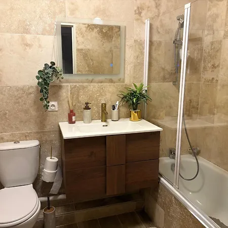 Agreable Et Salle De Bain Privee Dans Notre Partage 民宿 戛纳
